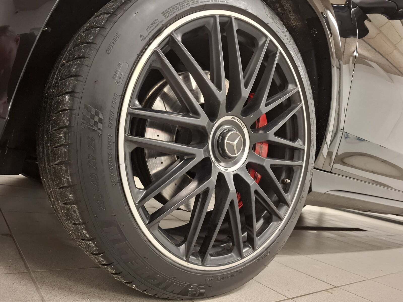 Sort Mercedes GLS63 fra 2022