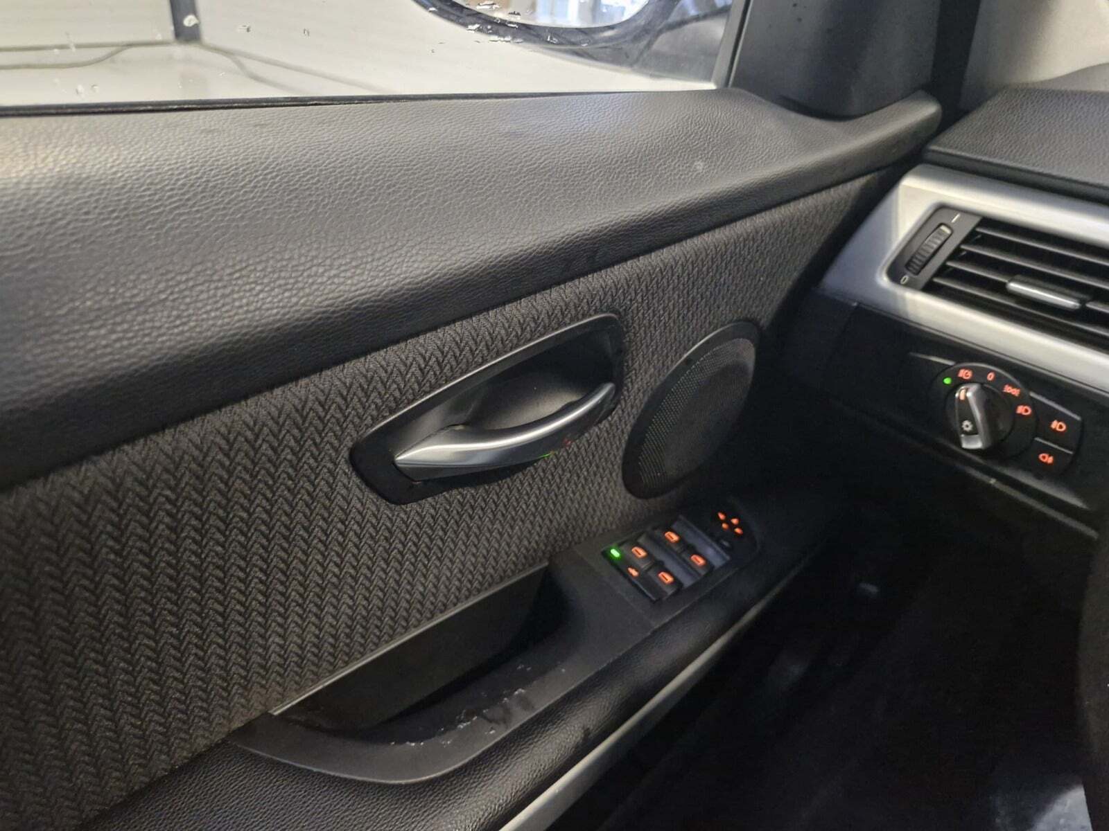 Sølv BMW 320d fra 2009