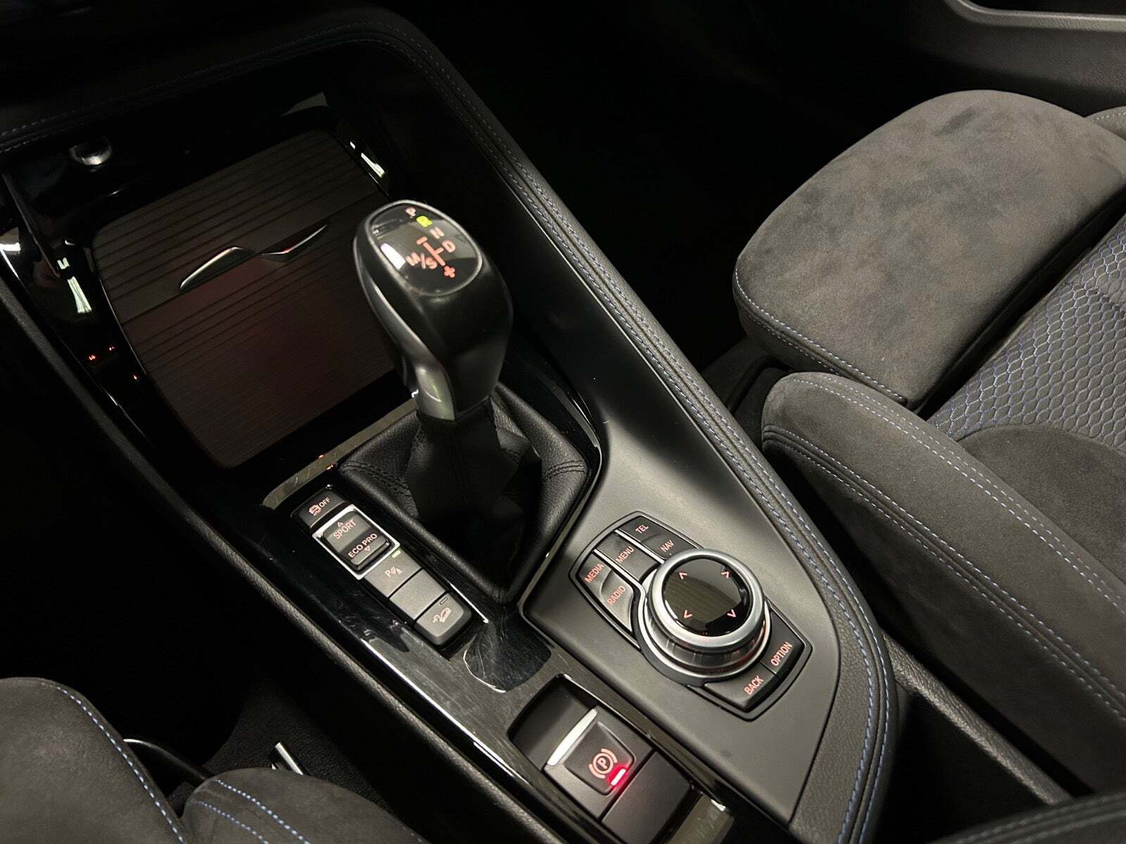 Hvid BMW X1 fra 2016