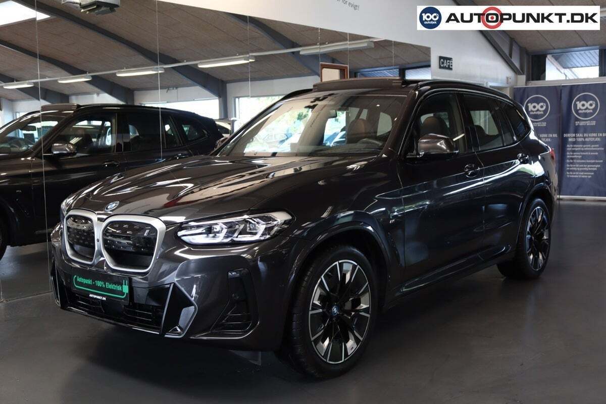 Grå BMW iX3 fra 2024
