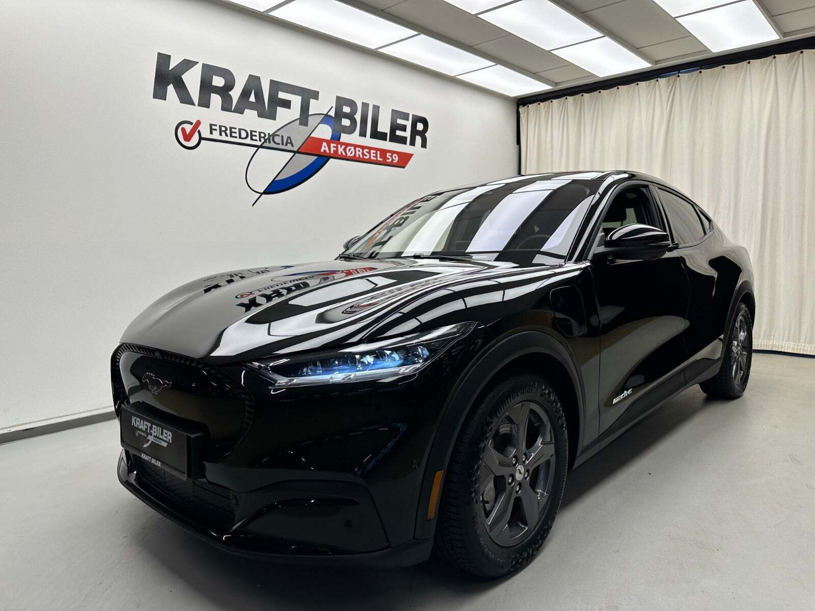 Ford Mustang Mach-E 75 Premium Standard Range