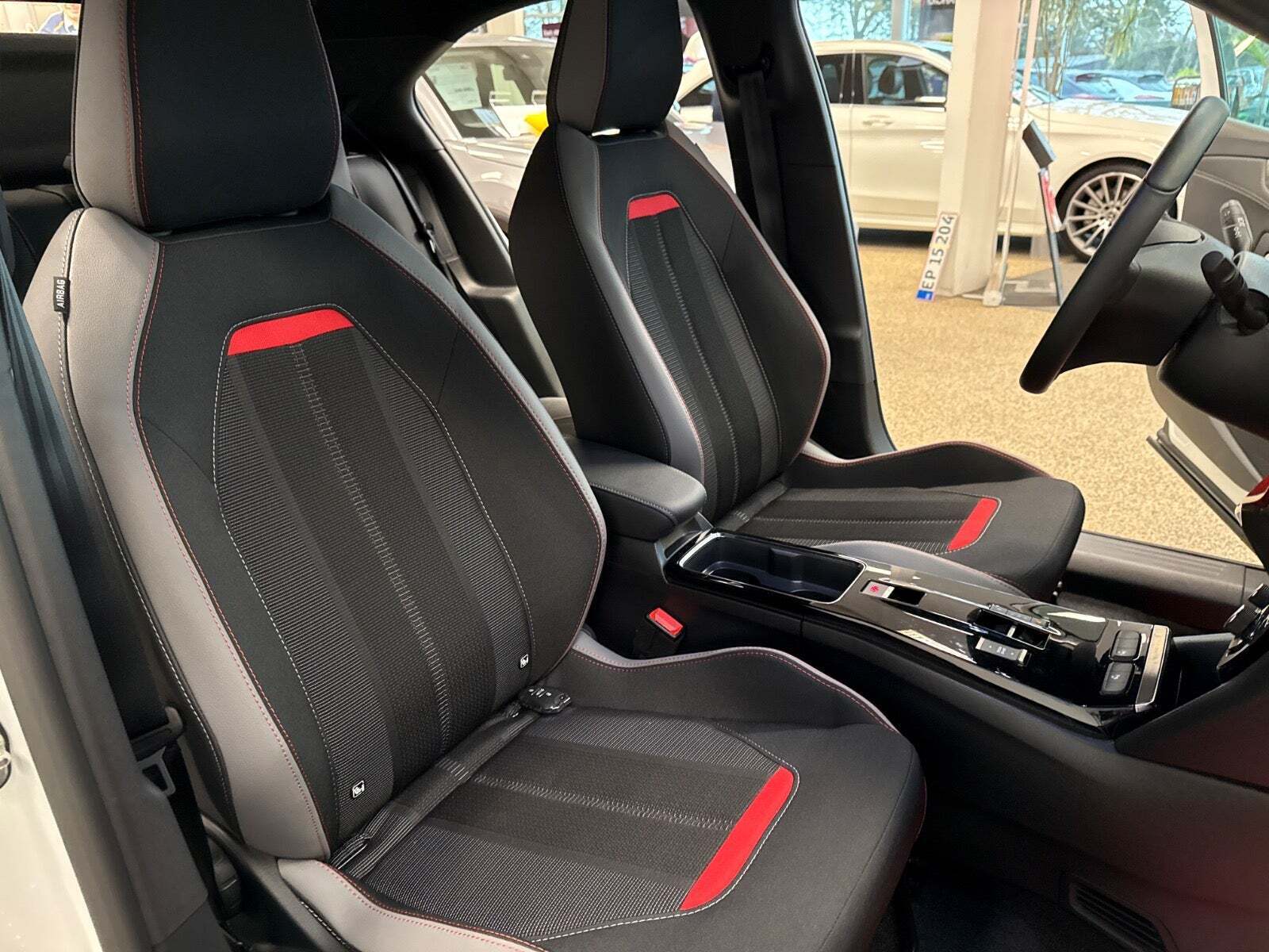 Hvid Opel Mokka-e fra 2023