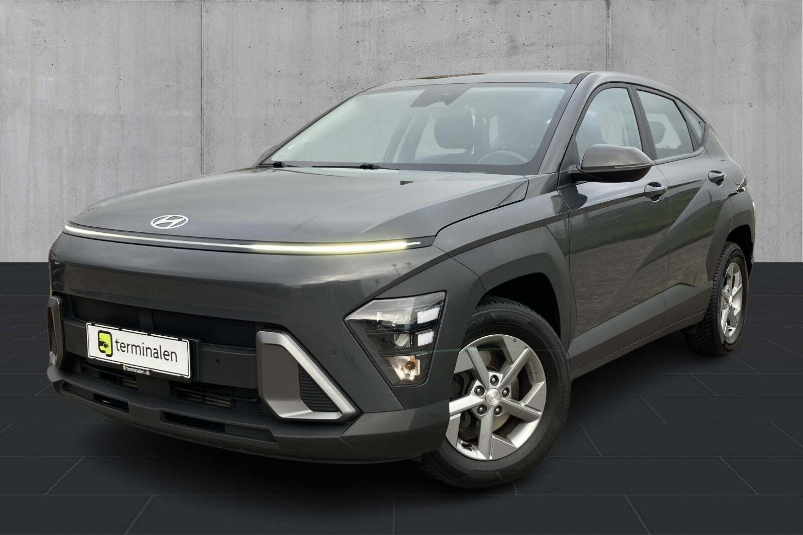 Grå Hyundai Kona fra 2024
