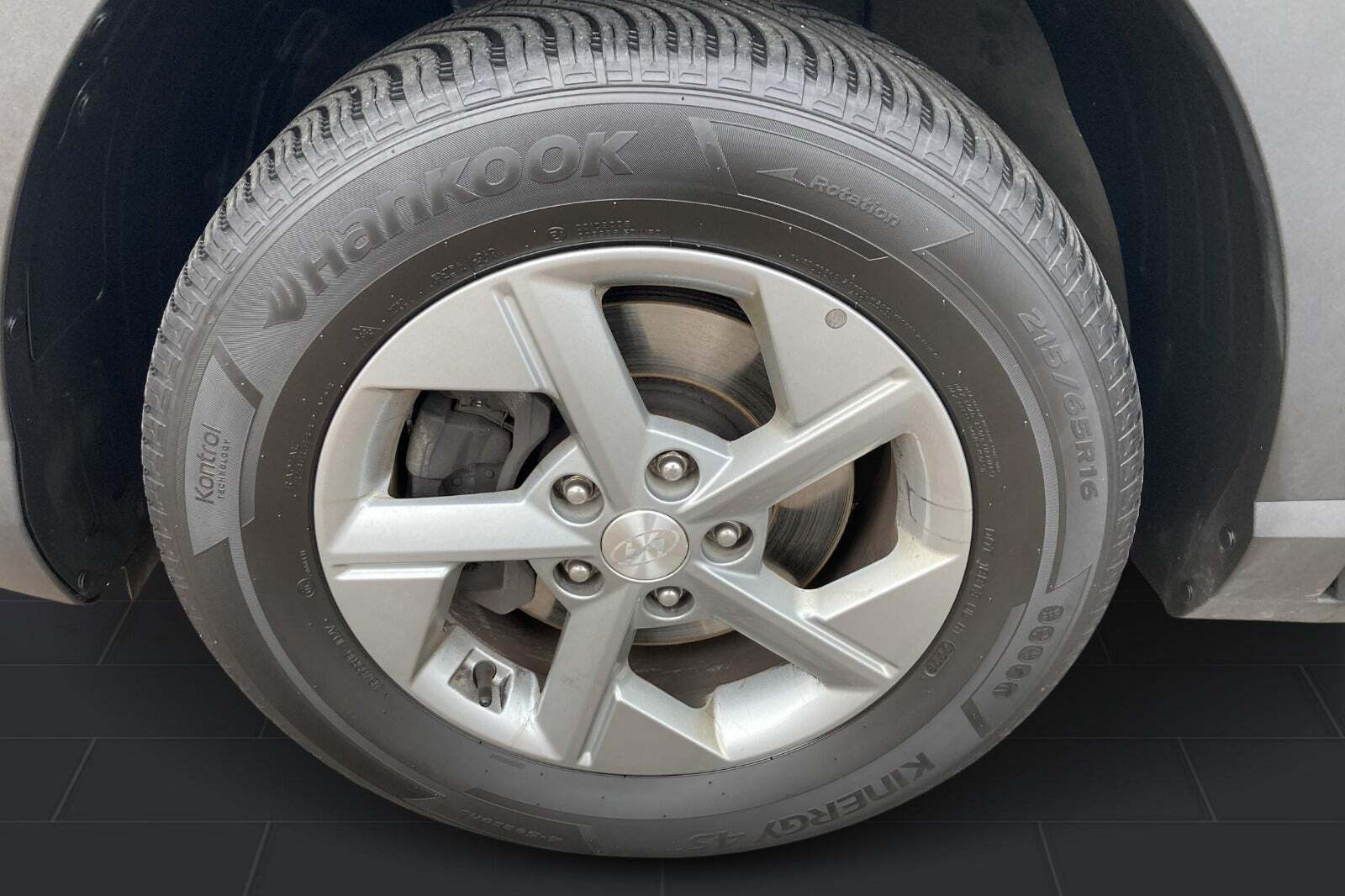 Grå Hyundai Kona fra 2024