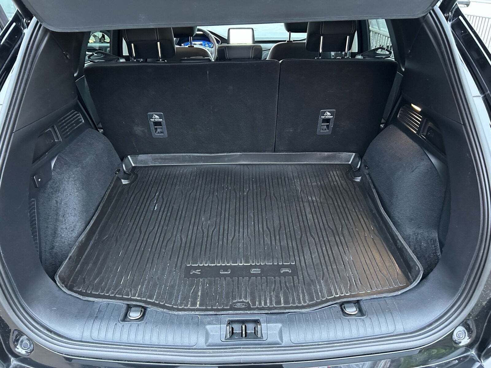 Sort Ford Kuga fra 2020