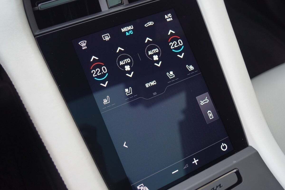 Grå Porsche Taycan Turbo S fra 2022