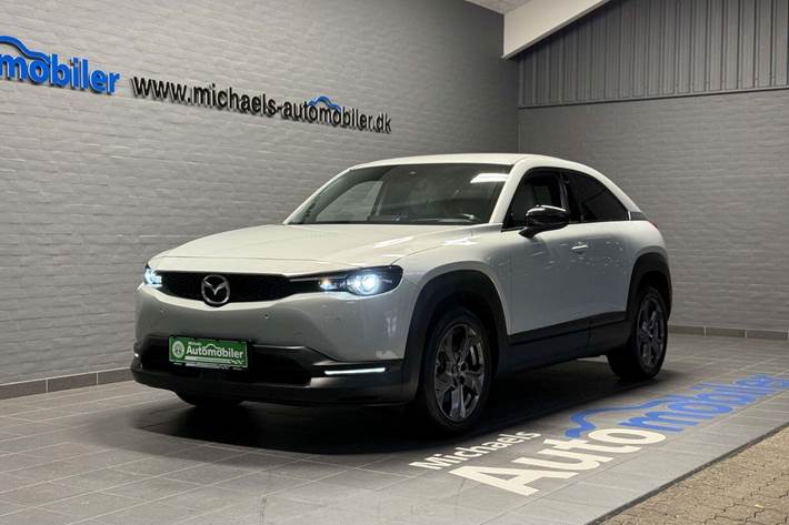 Sølv Mazda MX-30 fra 2020 set udefra