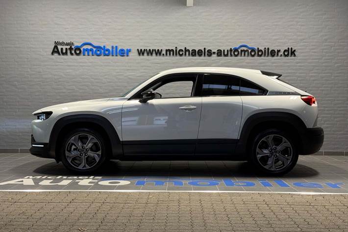 Sølv Mazda MX-30 fra 2020