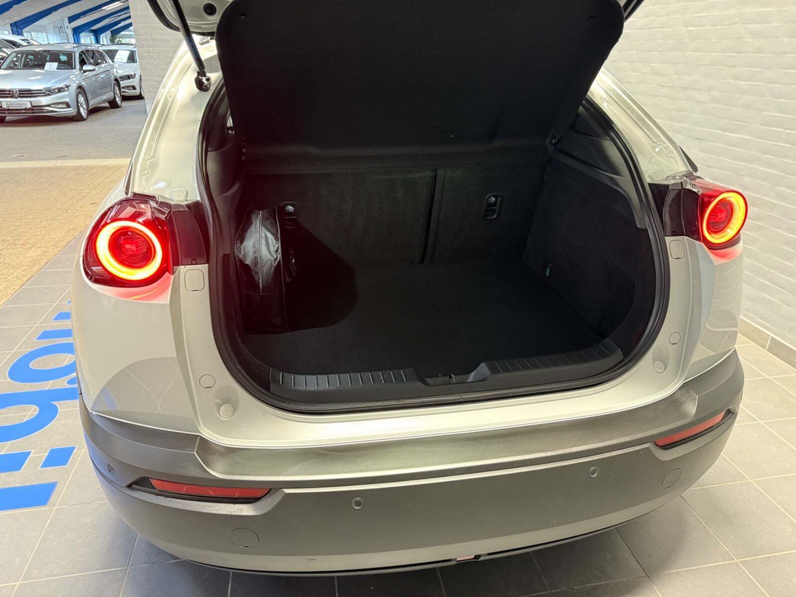 Sølv Mazda MX-30 fra 2020