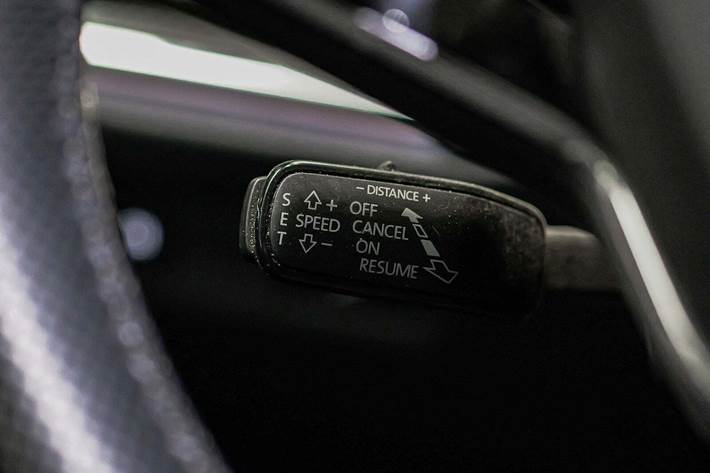 Blå Skoda Enyaq fra 2023