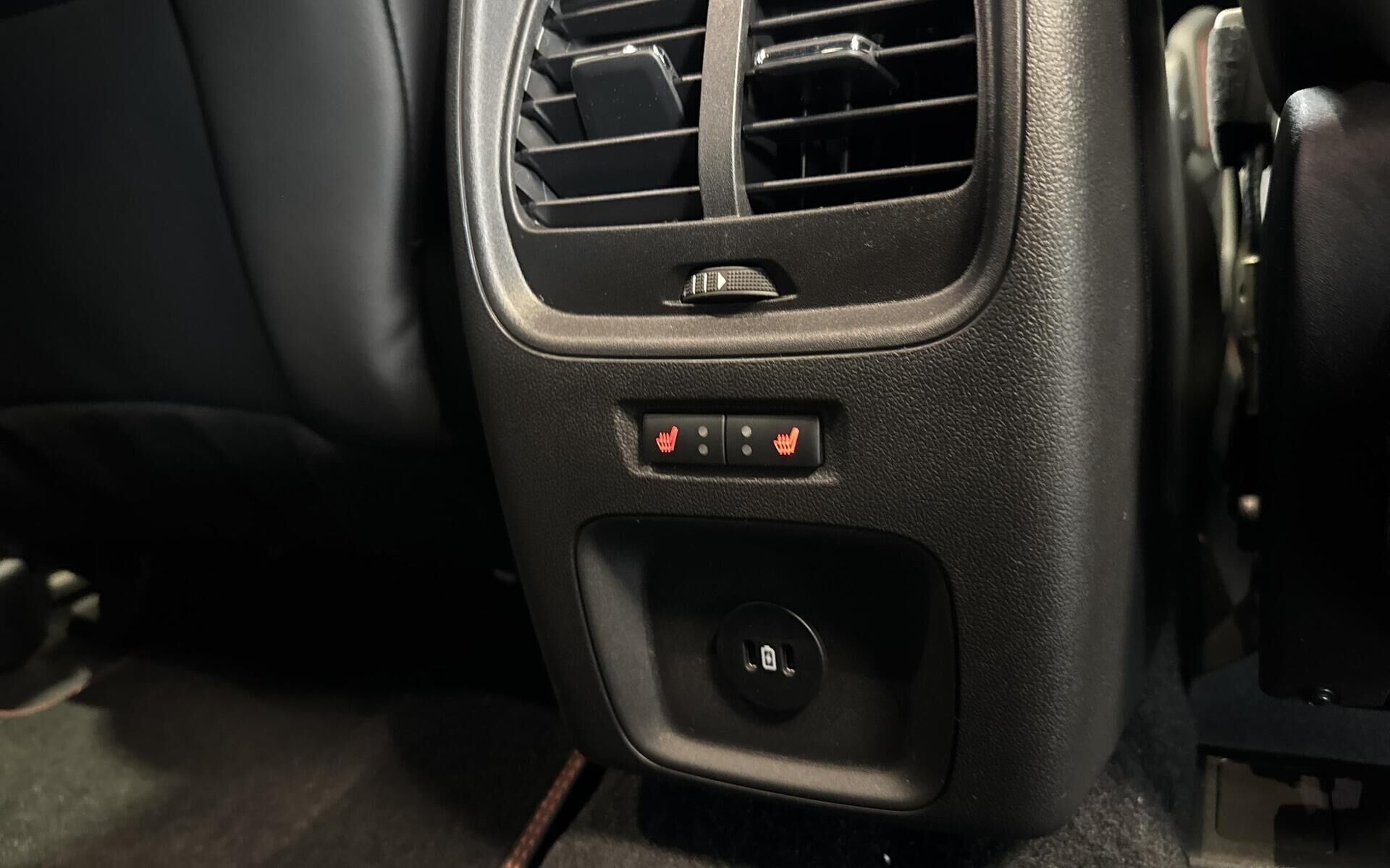 Grøn Ford Kuga fra 2025