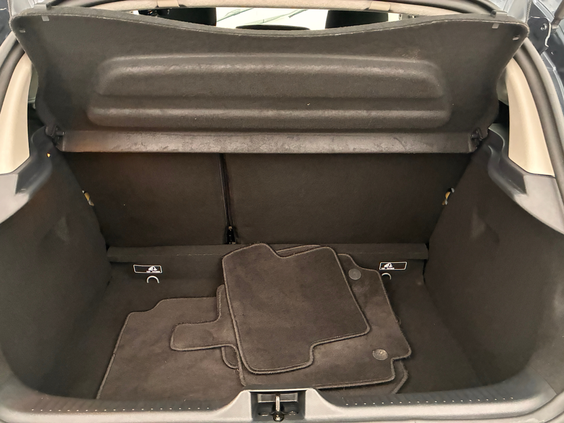 Grå Renault Clio fra 2017