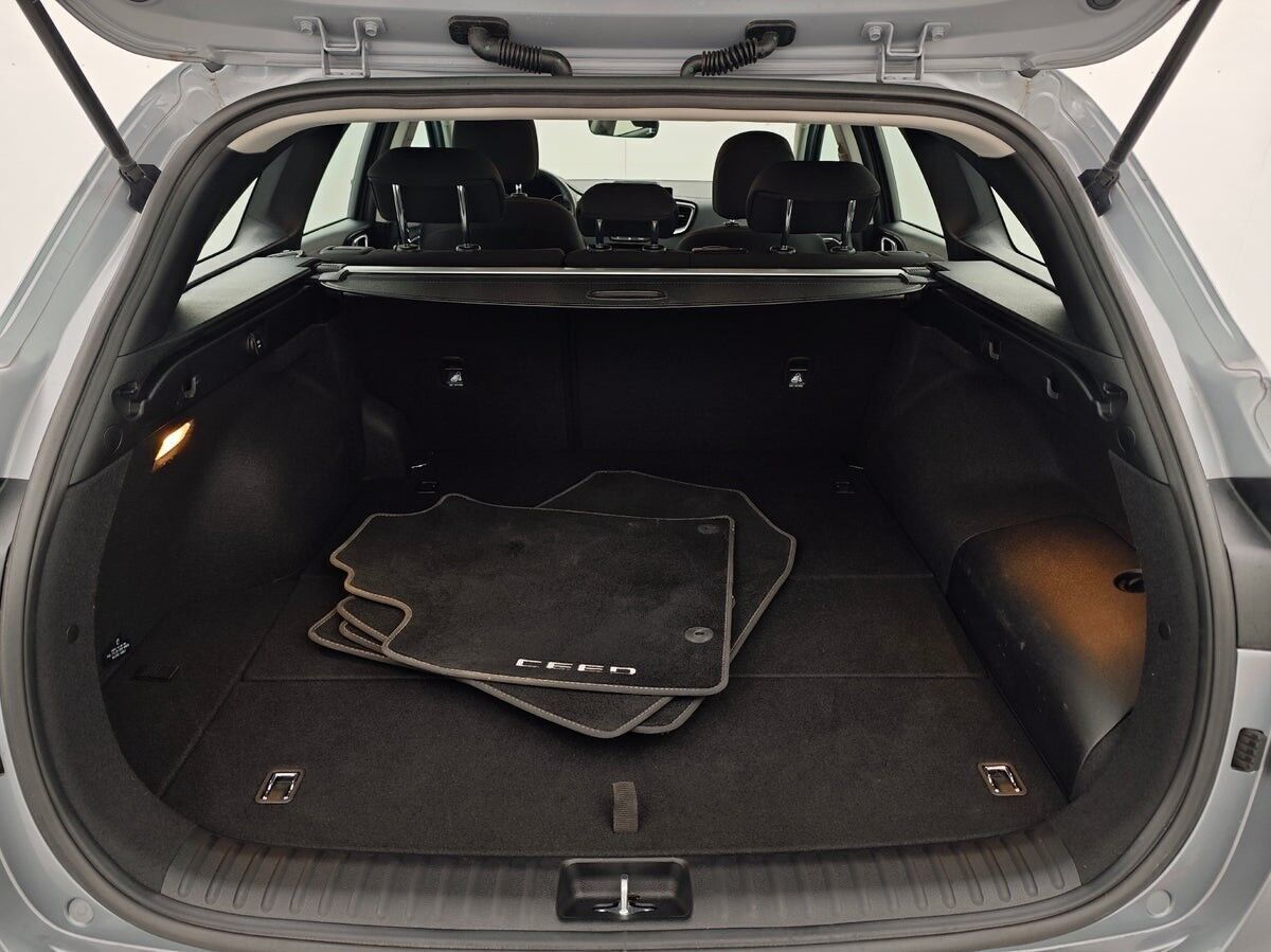 Grå Kia Ceed fra 2024