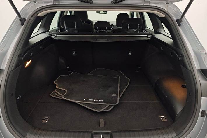 Grå Kia Ceed fra 2024