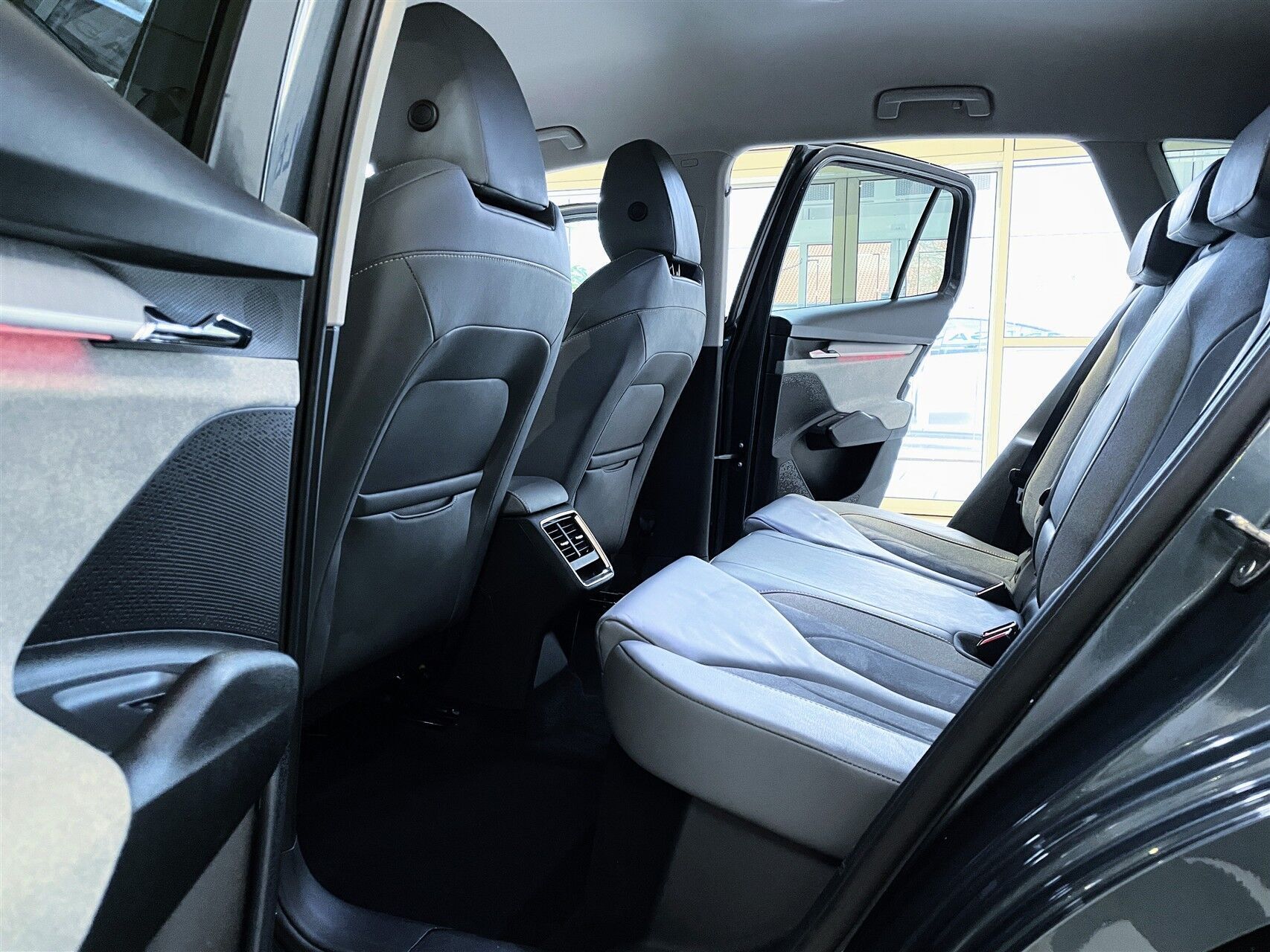 Grå Skoda Enyaq iV fra 2022