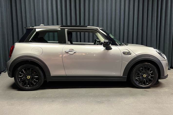 Sølv Mini Cooper fra 2023