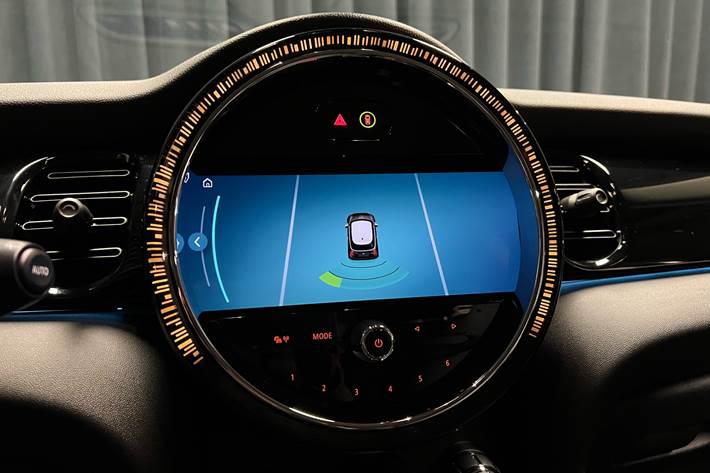 Sølv Mini Cooper fra 2023