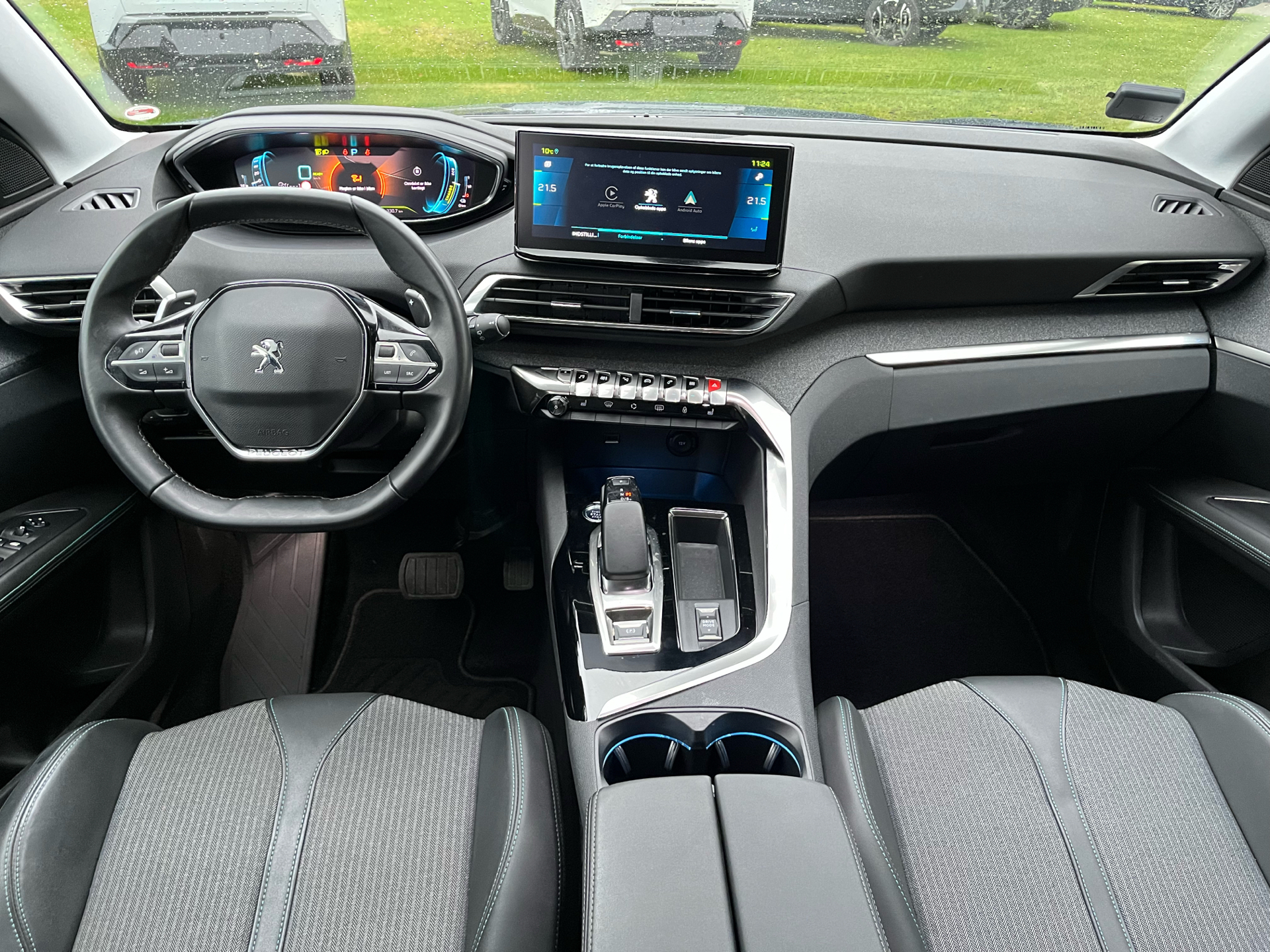 Blå Peugeot 3008 fra 2021