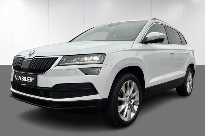 Hvid Skoda Karoq fra 2019 set udefra