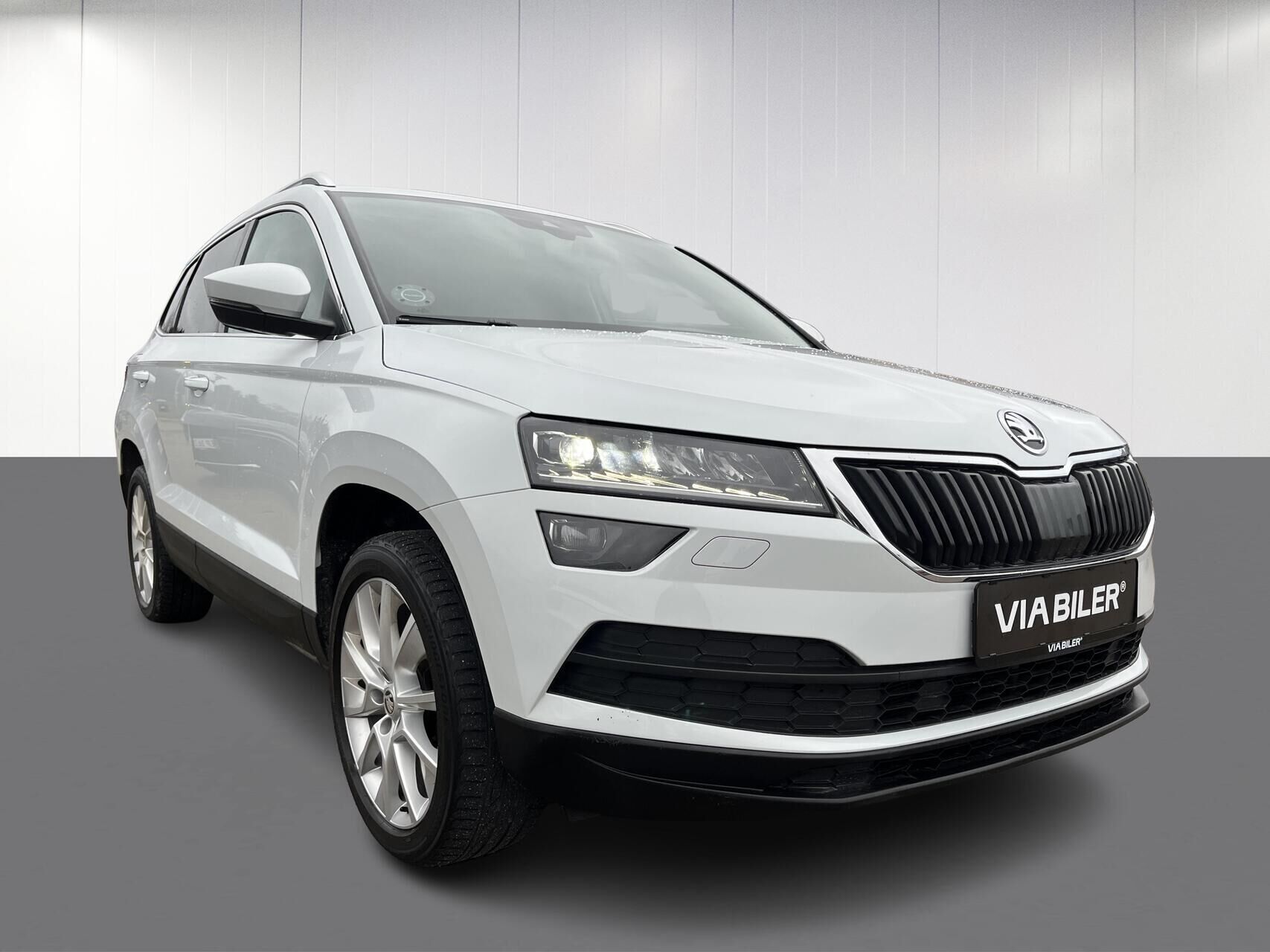 Hvid Skoda Karoq fra 2019