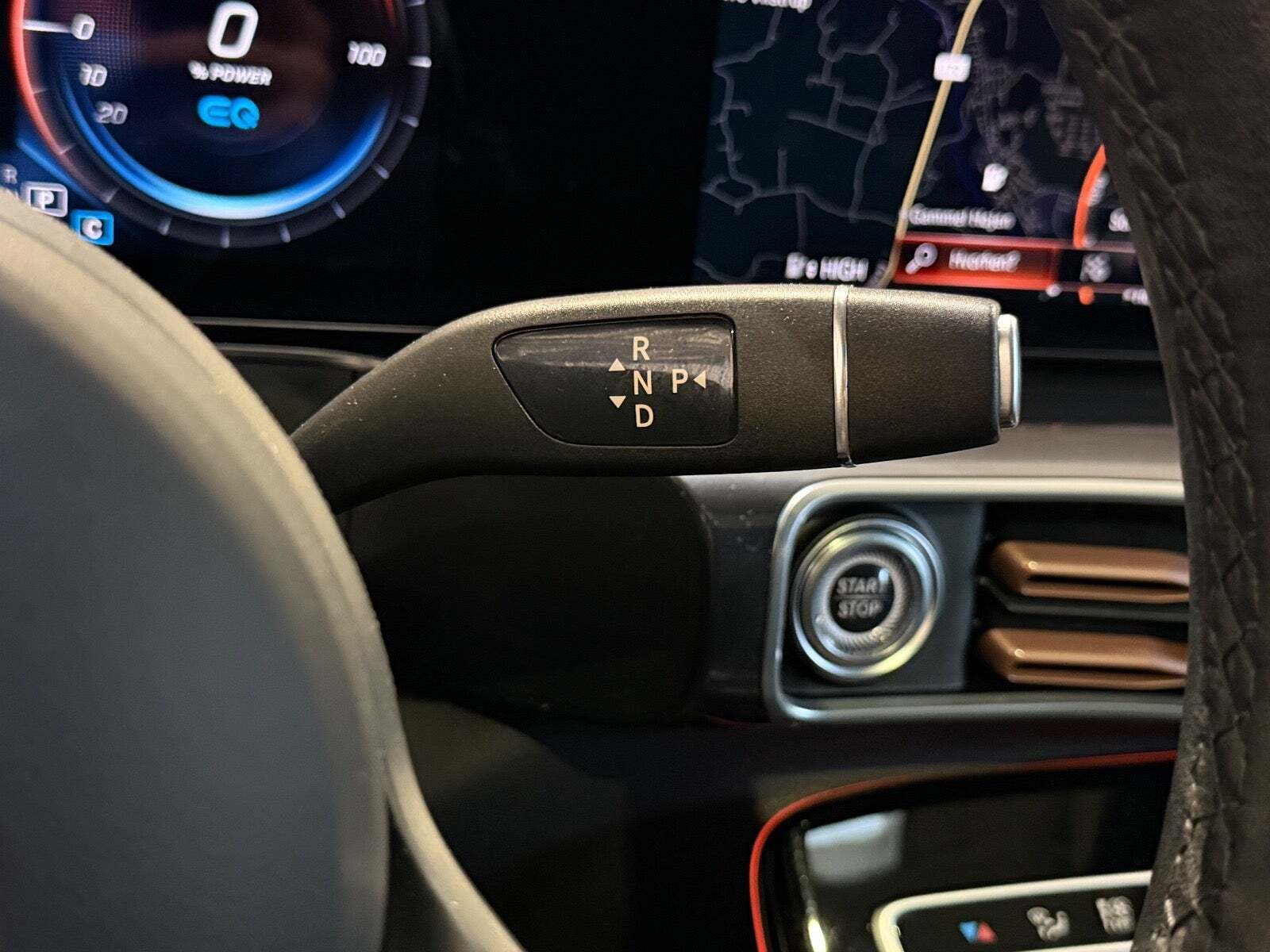 Sort Mercedes EQC400 fra 2023