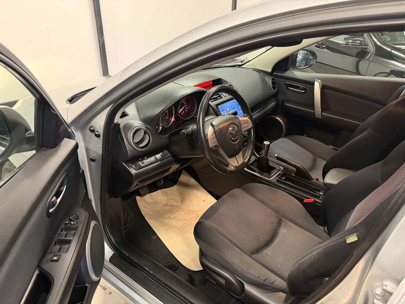 Sølv Mazda 6 fra 2010