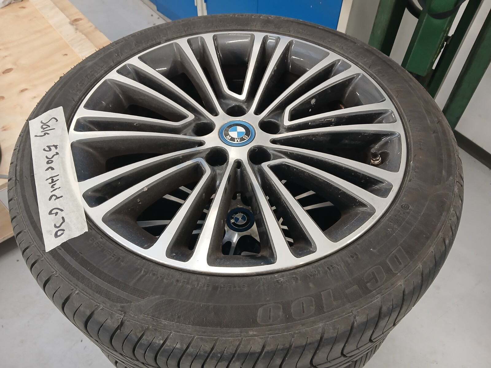 Hvid BMW 530e fra 2019