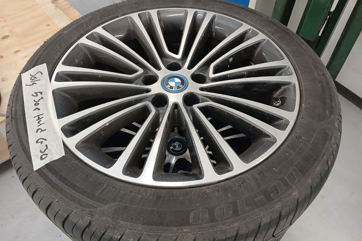 Hvid BMW 530e fra 2019