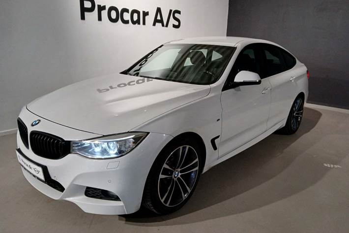 Hvid BMW 320d fra 2016 set udefra