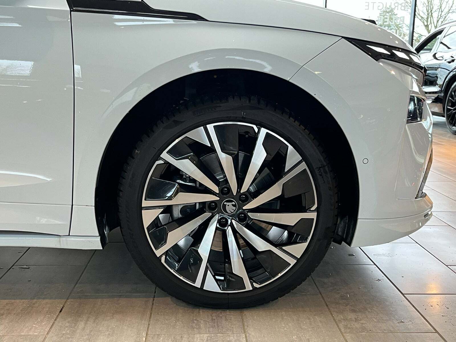 Hvid Skoda Enyaq fra 2026