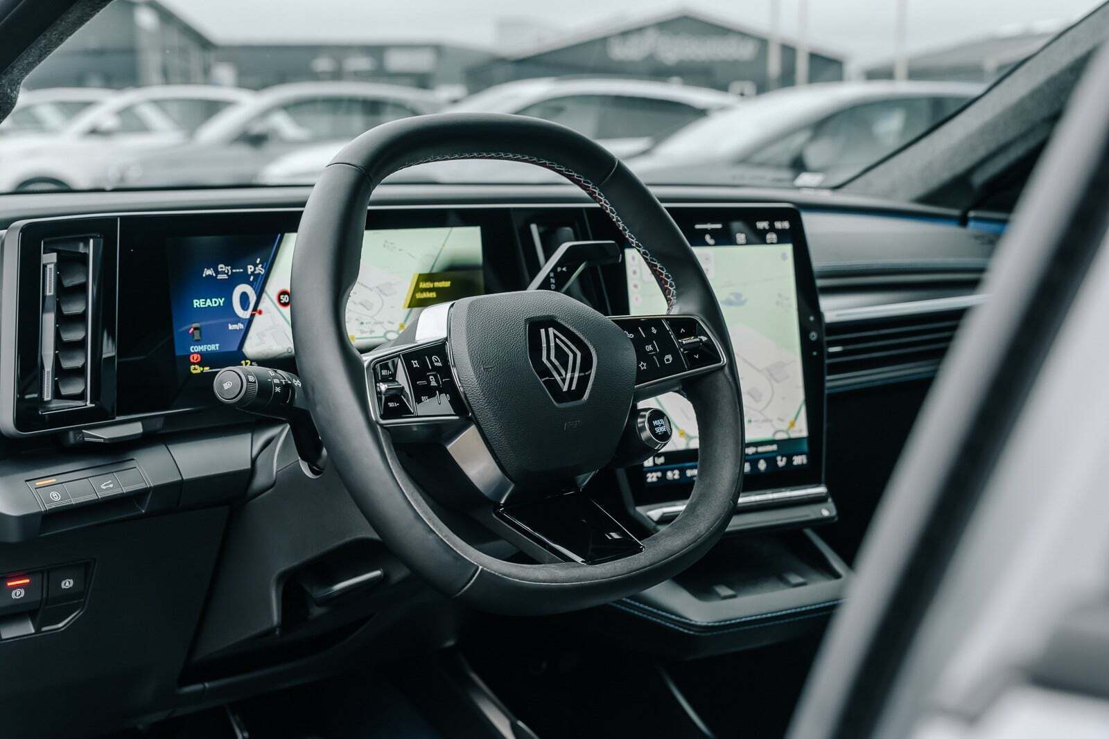 Grå Renault Scenic E-Tech fra 2024