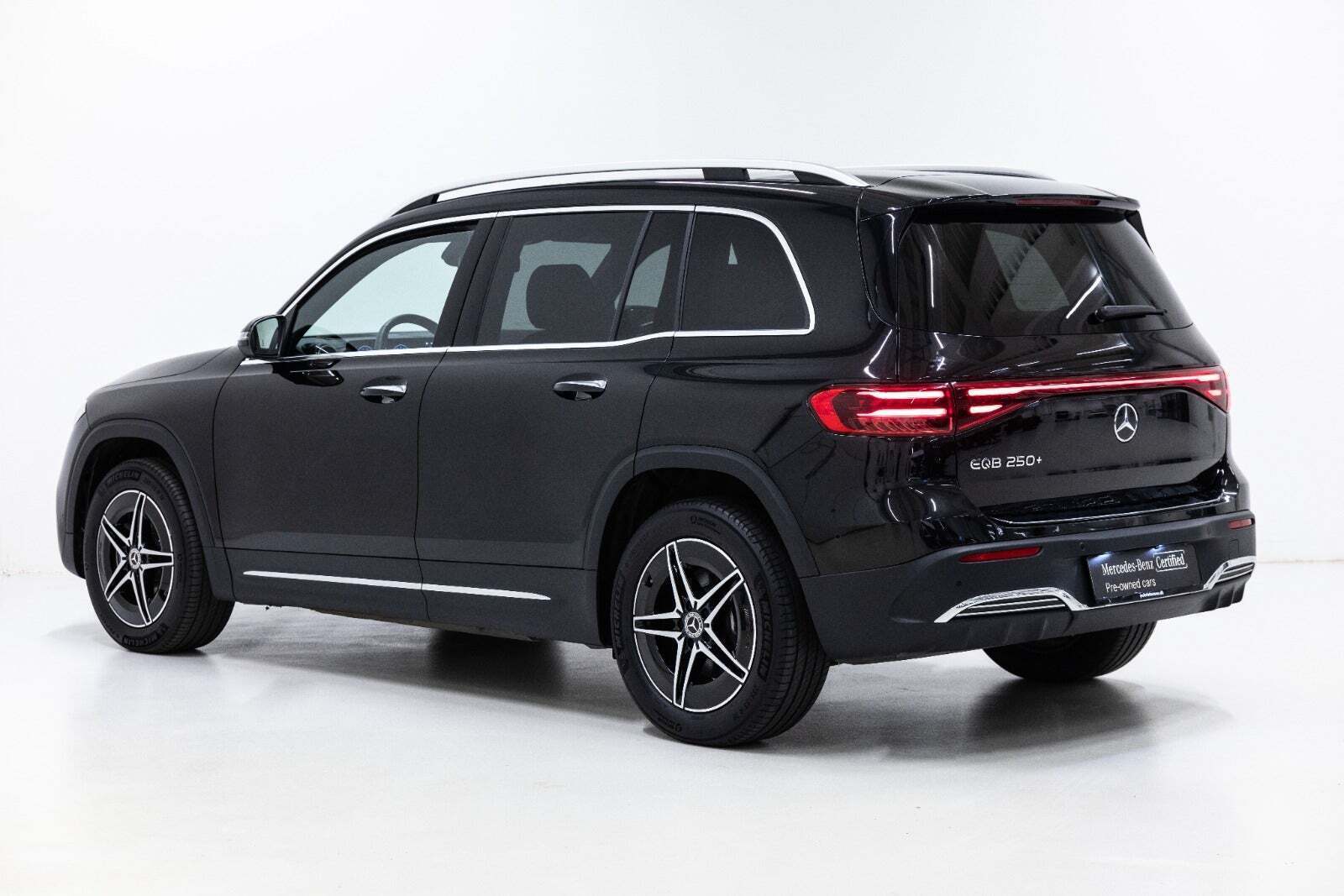 Sort Mercedes EQB250+ fra 2026