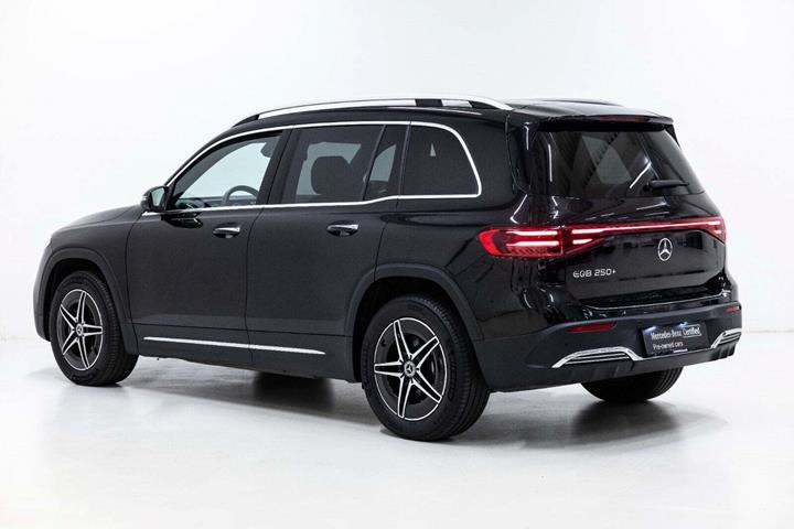 Sort Mercedes EQB250+ fra 2026