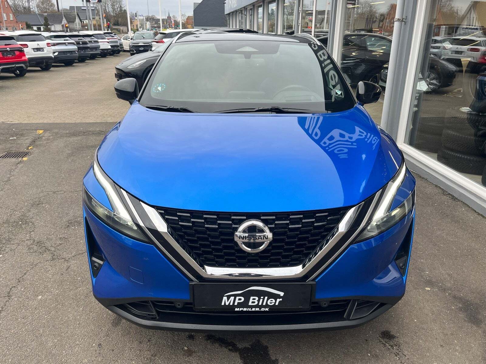 Blå Nissan Qashqai fra 2022