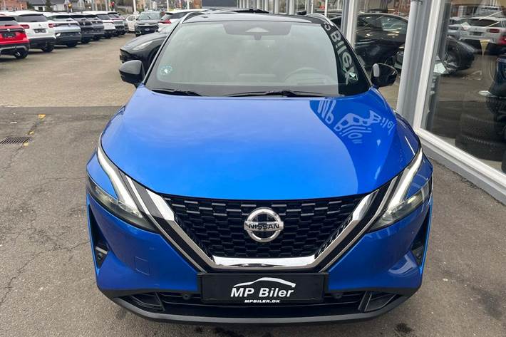 Blå Nissan Qashqai fra 2022