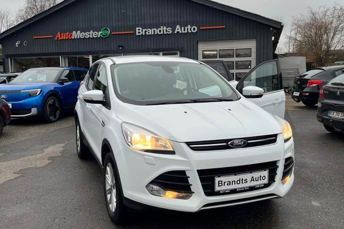 undefined Ford Kuga fra 2015 set udefra