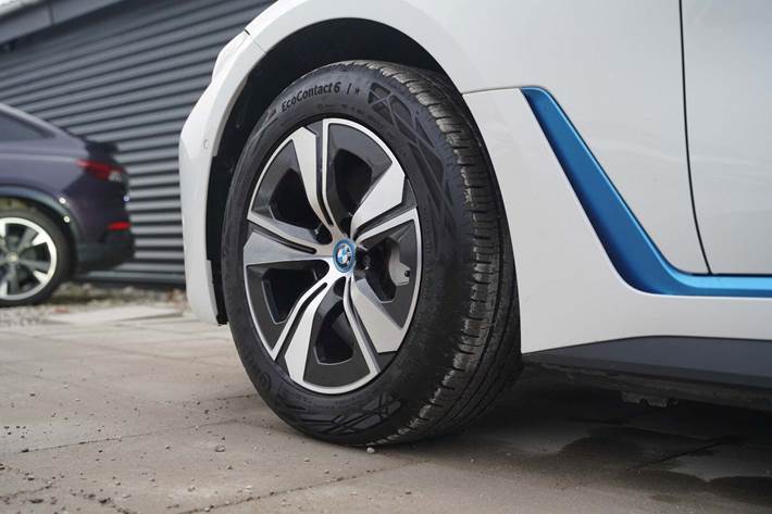 Hvid BMW i4 fra 2023