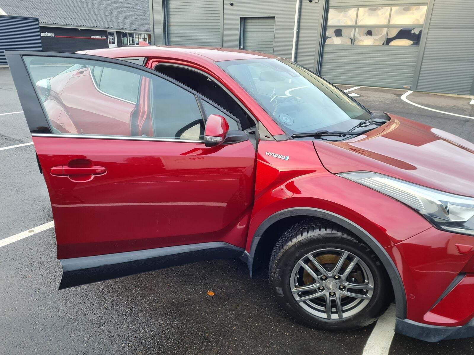 Toyota C-HR 1,8 Hybrid C-ENTER CVT