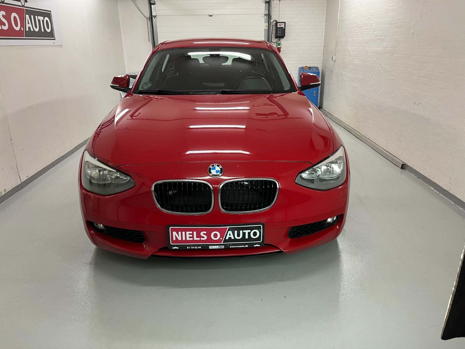 Rød BMW 114d fra 2013