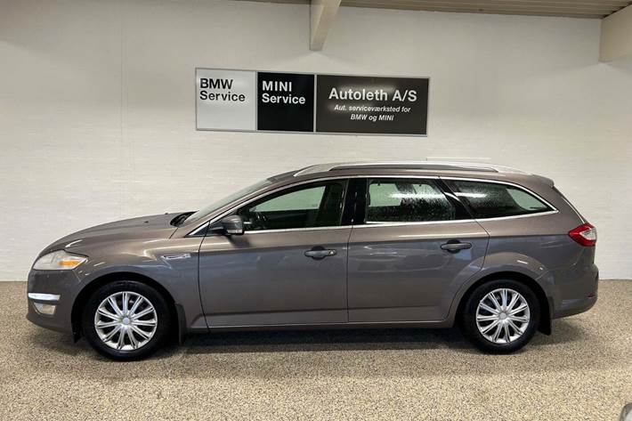 Grå Ford Mondeo fra 2012