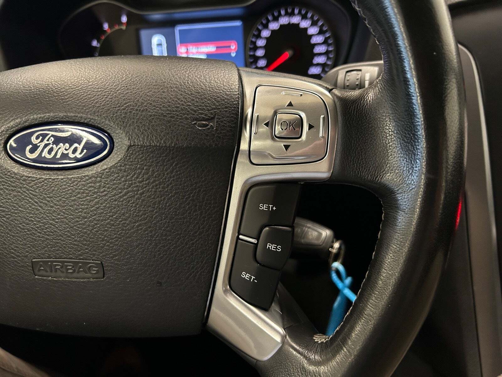 Grå Ford Mondeo fra 2012