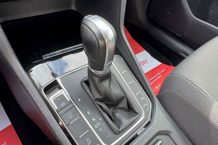 Grå VW Golf Sportsvan fra 2015