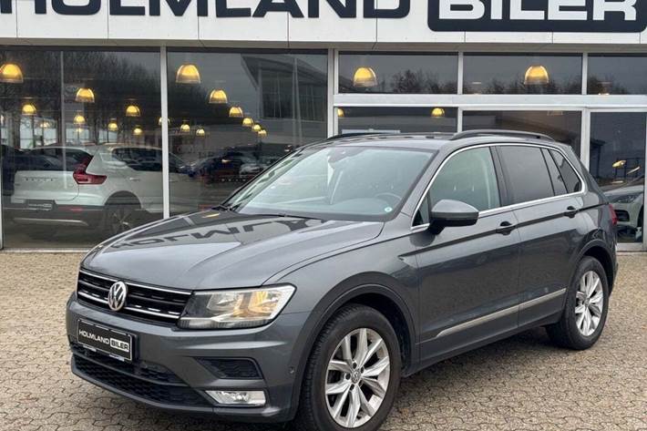 Grå VW Tiguan fra 2017 set udefra