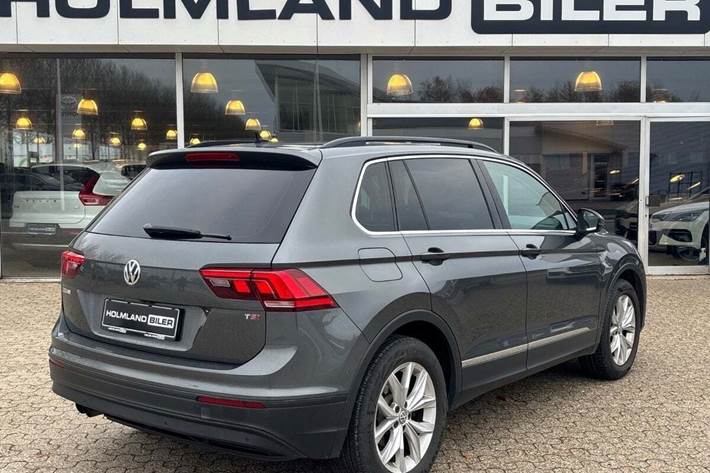 Grå VW Tiguan fra 2017