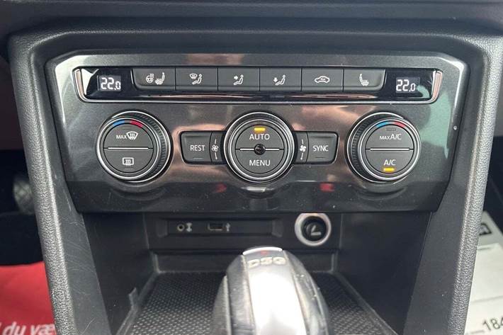 Grå VW Tiguan fra 2017