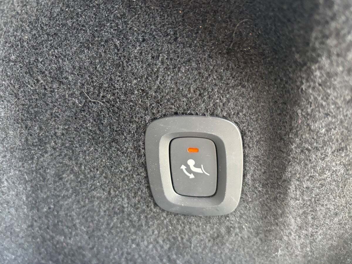 Grå Volvo XC60 fra 2023