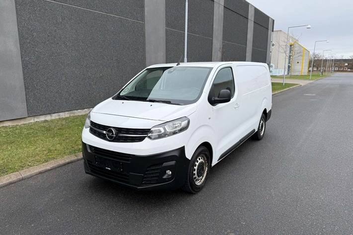 Hvid Opel Vivaro fra 2021