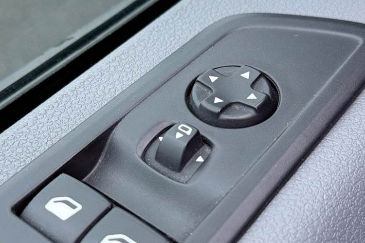 Hvid Opel Vivaro fra 2021