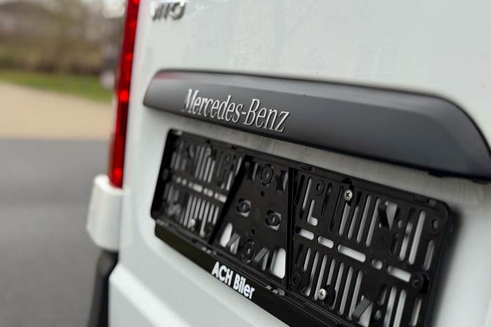 Hvid Mercedes Vito 114 fra 2019