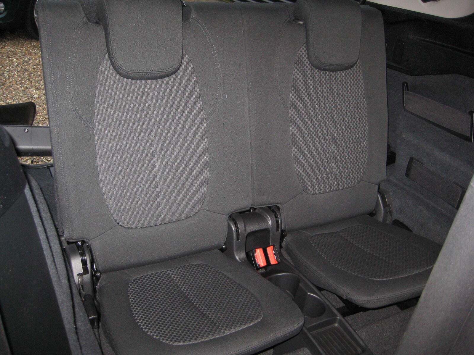 Blå BMW 218d fra 2020